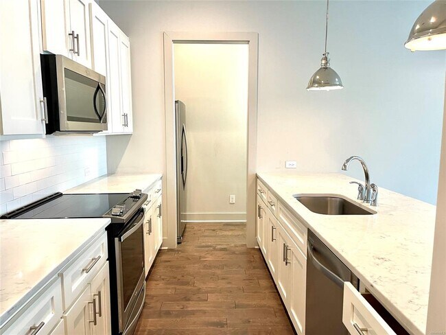 Photo - 4924 Upper James St