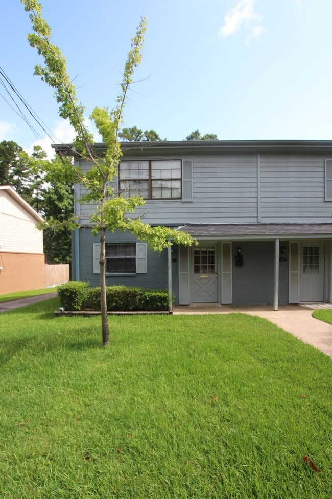 Delmar Dr. 2522/2524 - Delmar Dr. 2522/2524 Apartment Unit 2524 Delmar Dr.