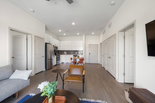 Photo - 633 E Main St Unit SI ID1014618P