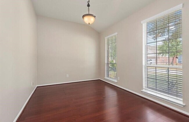 Photo - 914 Spring Heights Dr