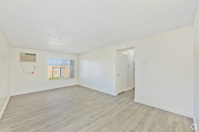 3BR, 2BA - 1,100SF - Living Room