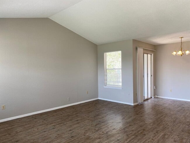 Photo - 510 Willowbend Cove