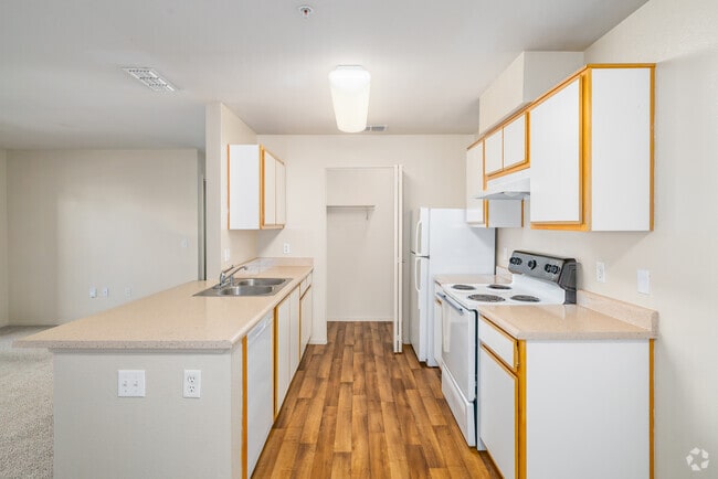 1BR, 1BA - 645SF - Kitchen