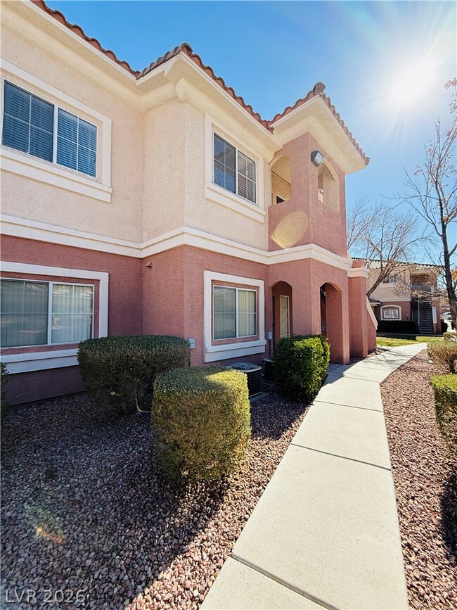 Photo - 352 Pine Haven St Unidad 206