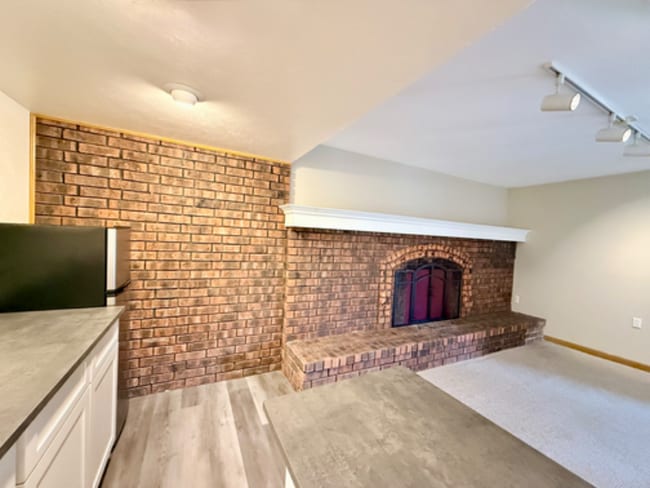 Photo - 301 W Mangrum Dr