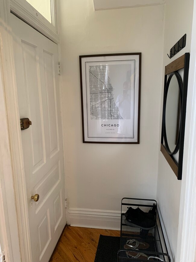 Entryway - 3015 N Clifton Ave Unit #1R