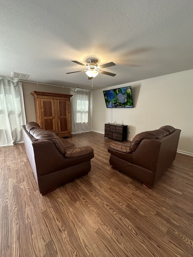 Photo - 2071 Alderman Way