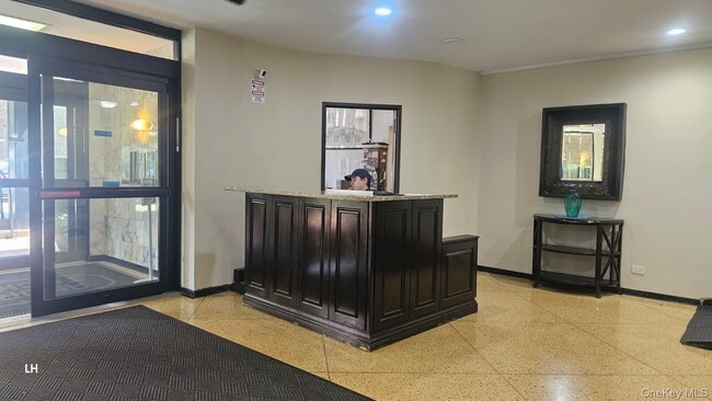 Building Photo - 35-20 Leverich St Unit 225
