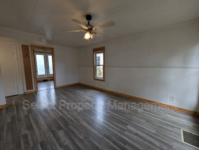 Photo - 2062 Pauline St