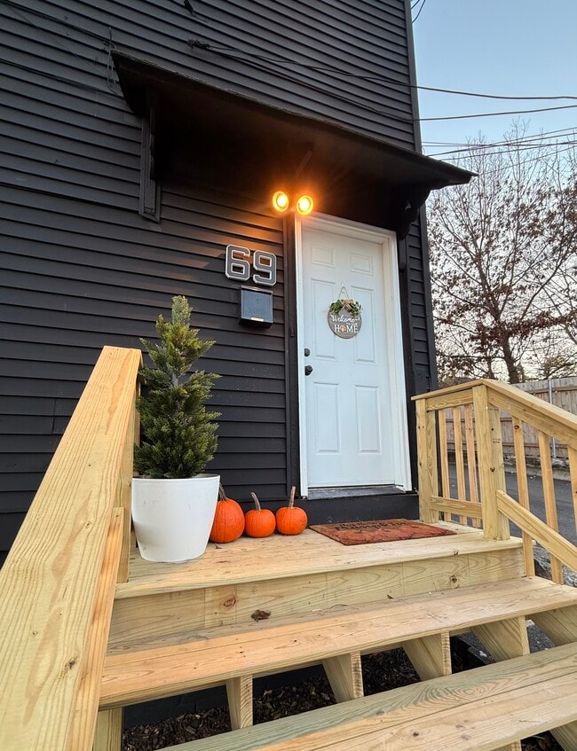 Building Photo - 69 Winchester St Unit 69 Winchester St