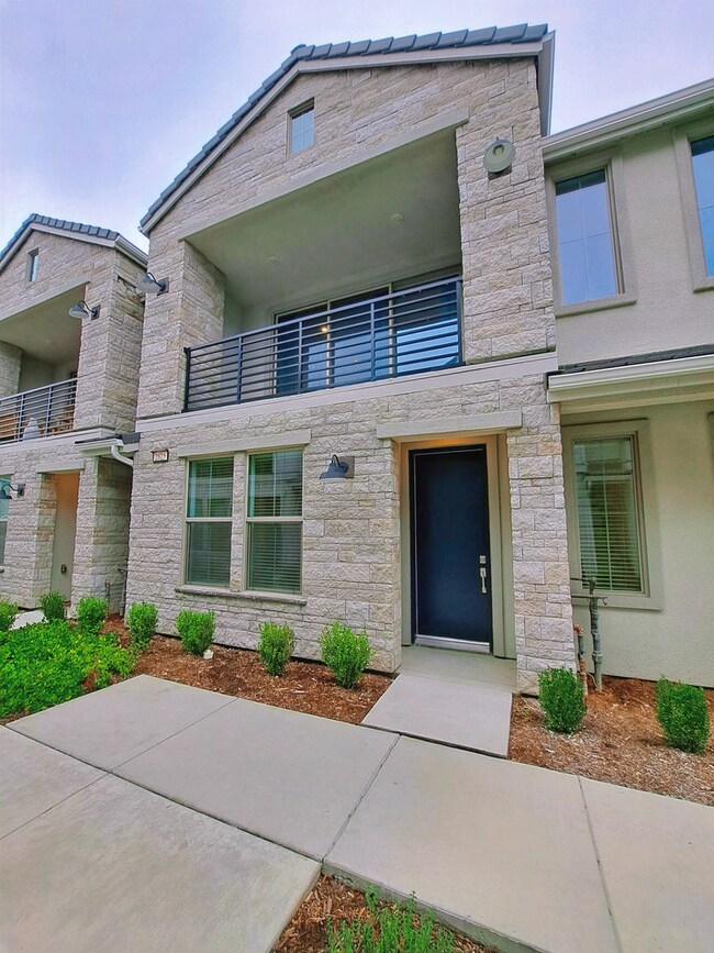 Photo - Fresno 3BR Pet-Friendly Townhouse with Community Amenities!