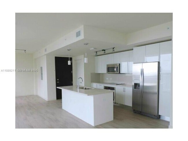 Building Photo - 999 SW 1st Ave Unit 2103