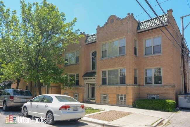 Building Photo - 5208 N Sawyer Ave Unit M08R