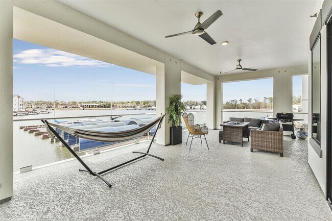 199 Waterpoint Court Unidad 106