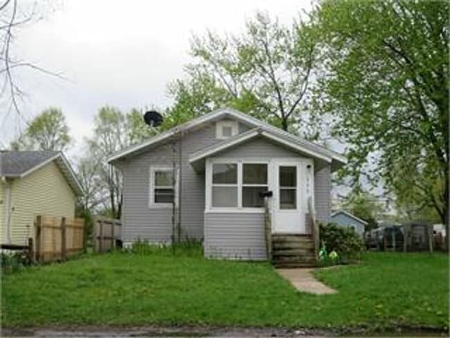 Building Photo - Updated Home Available July 1st