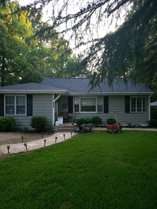 Photo - 1049 Woodland Dr