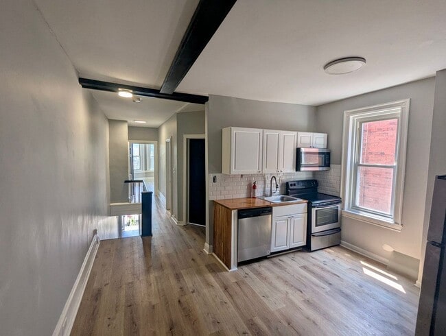 Building Photo - 5151 Brown St Unit B Rental