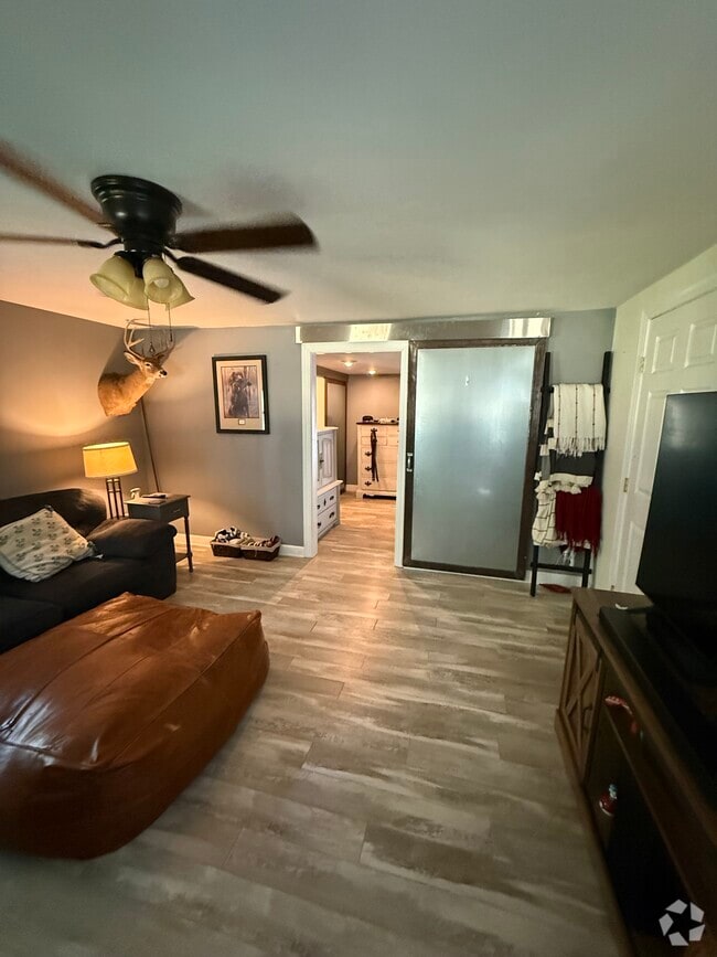 Building Photo - 6012 Blue Water Dr Rental