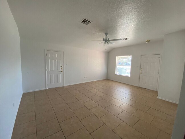 Photo - 2805 Lucille Dr Unidad 2805 Lucille Dr. - B