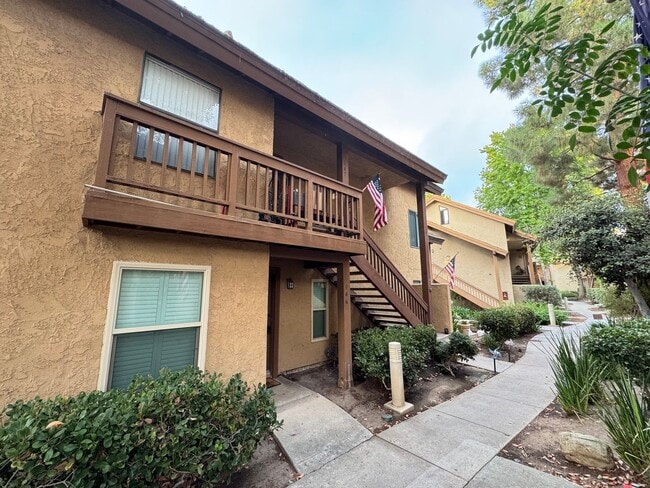 Building Photo - Beautiful 1Bd/1Ba Condo Overlooking Stream...