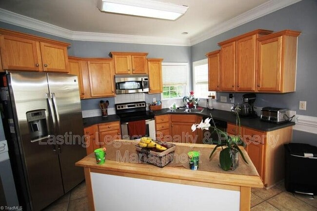 Photo - 950 Wellesley Pl Dr