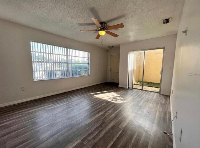 Photo - 1089 Woodman Way