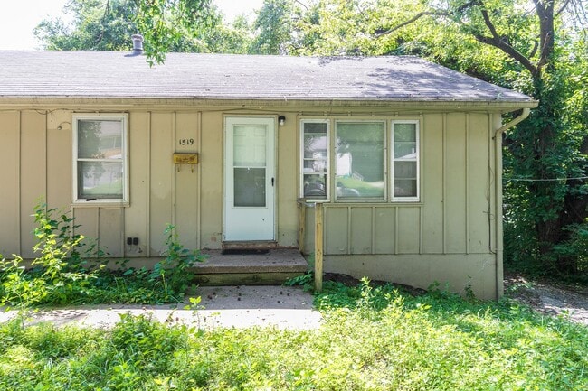Building Photo - 1519 W Waldo Ave