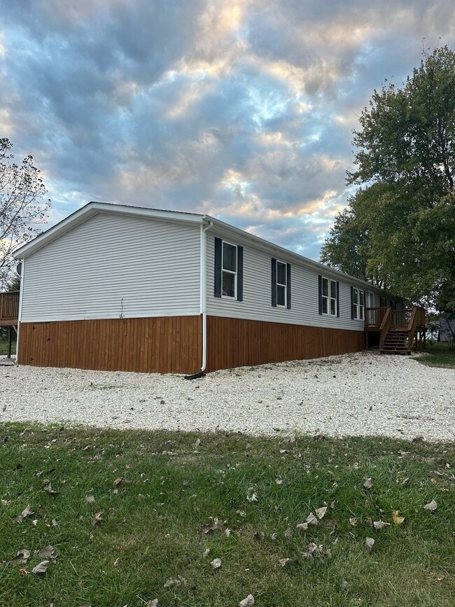 Photo - 888 Schaper Rd