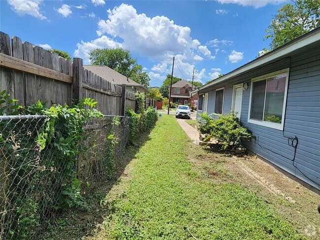 Building Photo - 7107 Carver Ave Rental