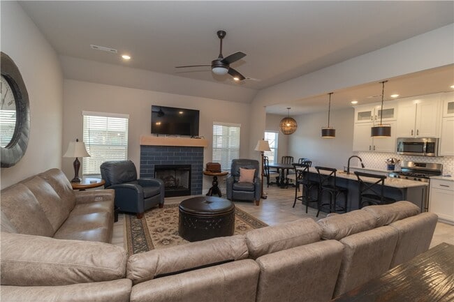 Photo - 1137 Laux Ln