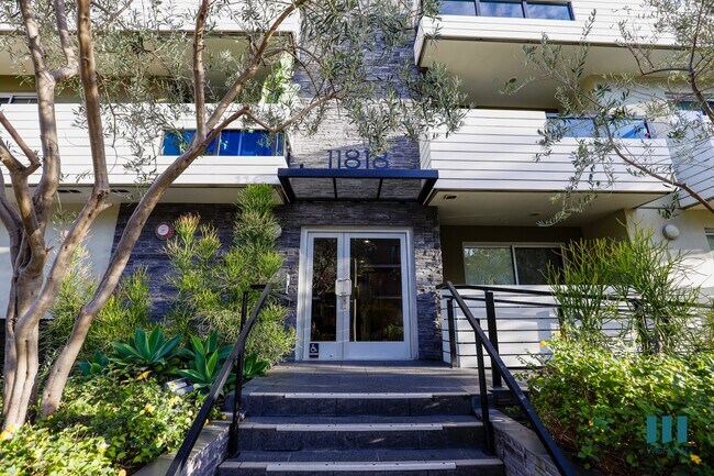 Entrada principal de Dorothy Village - Dorothy Village by Wiseman