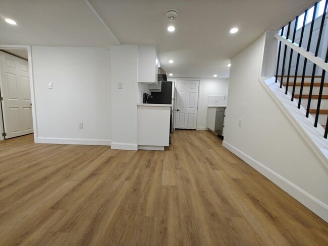 Photo - 156 Cedar St S