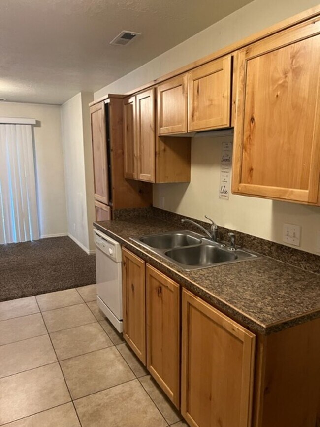 Photo - Beautiful condo with carport. Unidad 44