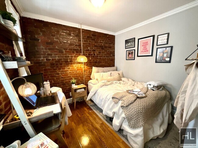 Photo - E 13TH ST. Unidad 3B