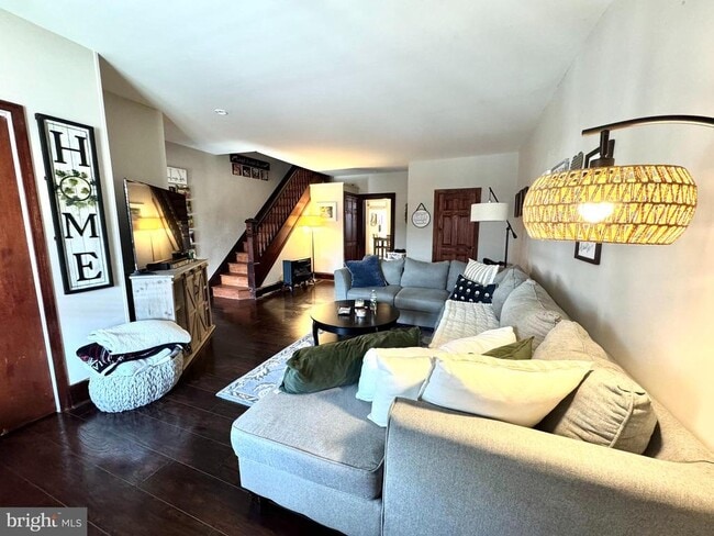 Photo - 425 Juniper St