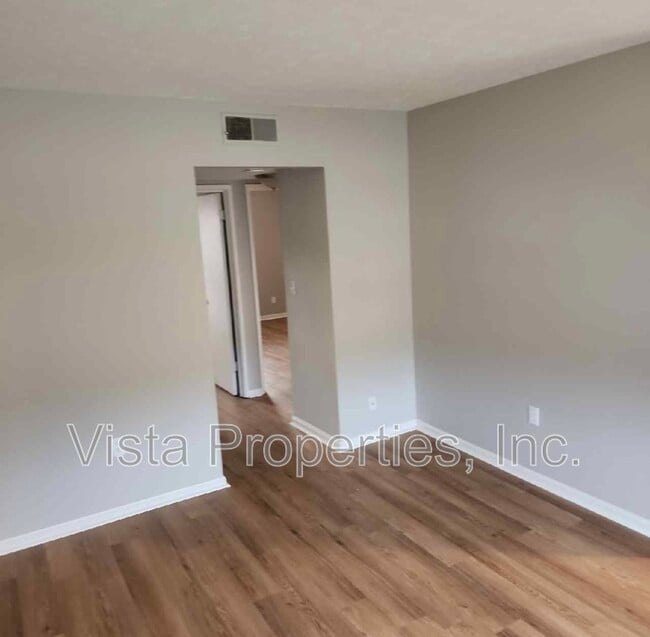 Photo - 4908 Saddlebrook Ln Unit Apt 4