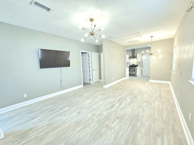 Building Photo - 1801 31st Ave N