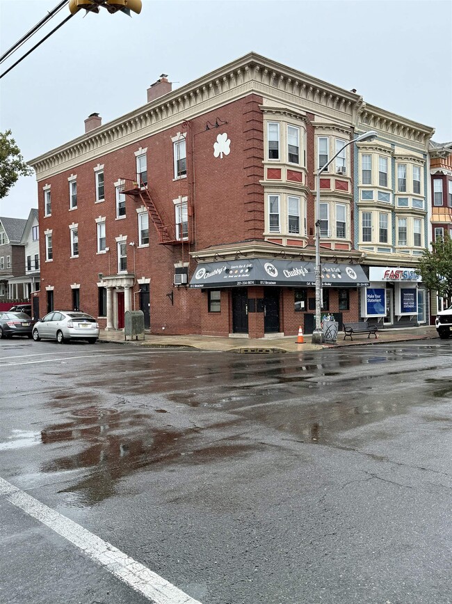 Building Photo - 812 Broadway Unit 2A Rental