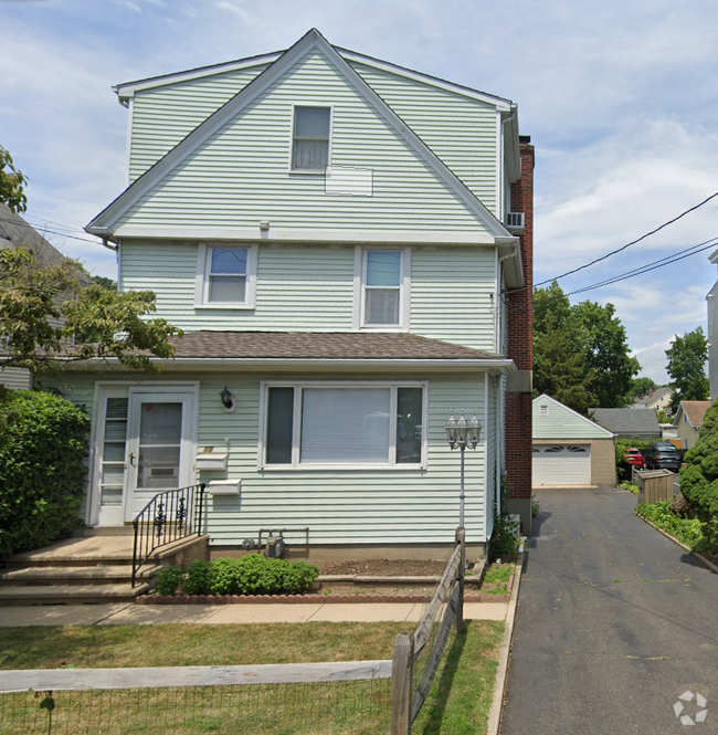 Front - 15 Old Field Point Rd Unit #1 Rental