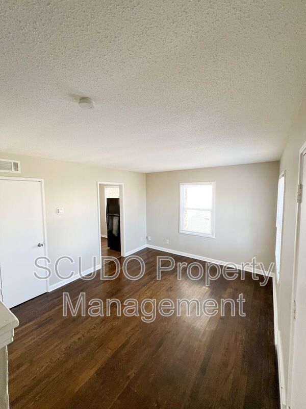 Photo - 9512 Charlotte St