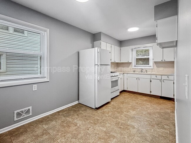 Photo - 2355 Ansonia Ave SW