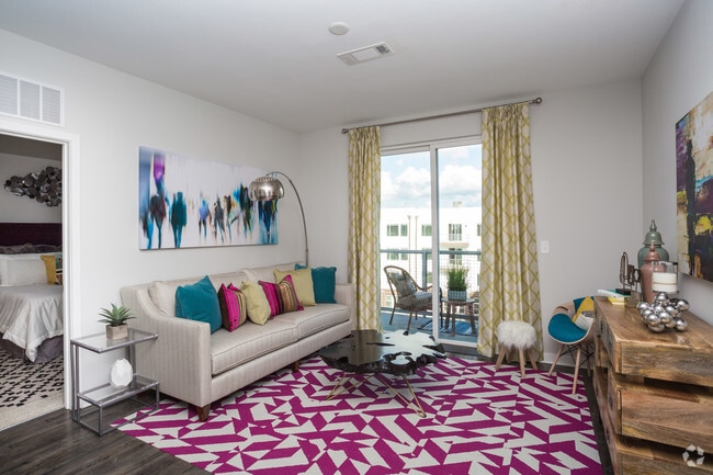 2BR, 2BA - 951 SF - Spoke Apartments