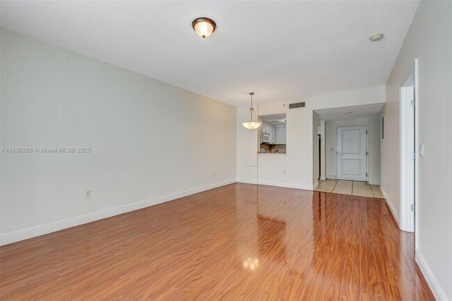 Photo - 1250 S Miami Ave Unidad Apt 1010
