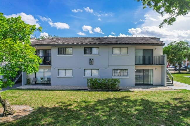 Building Photo - 7010 NW 179th St Unit 101