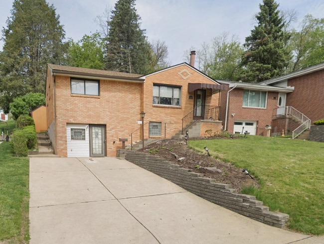 Building Photo - *Updated & Charming 2BD/2BA Single Family ... Rental