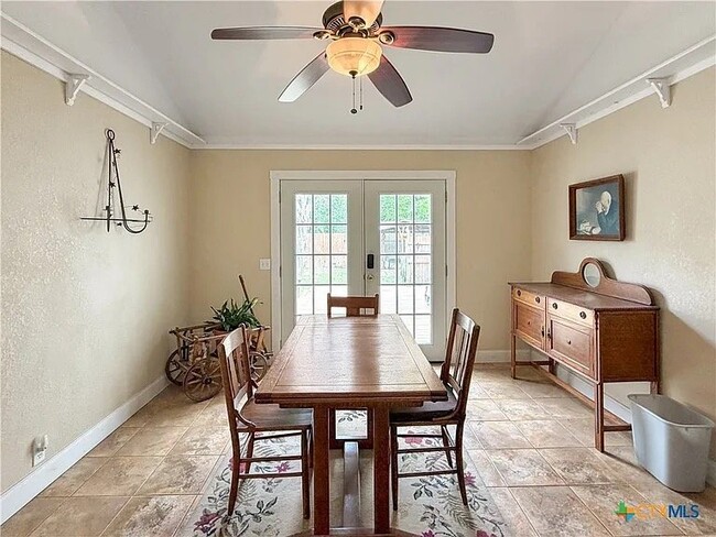 Photo - 462 Flatrock Dr