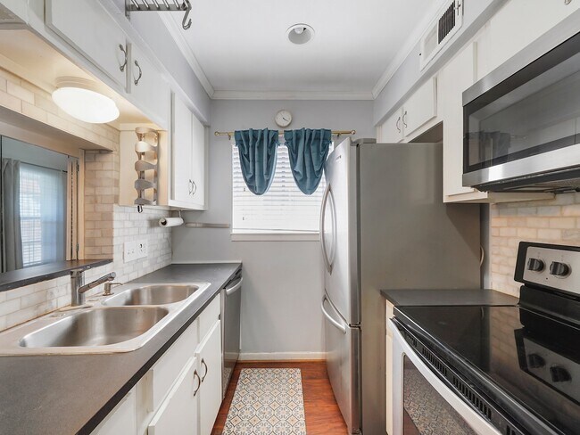 Photo - 421 Emerson St Unit 1