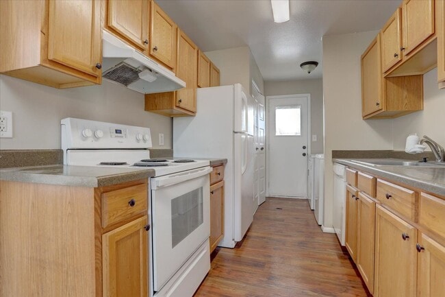 Building Photo - 4500 W Bingham Pl Unit 4500 W Bingham Pl #B