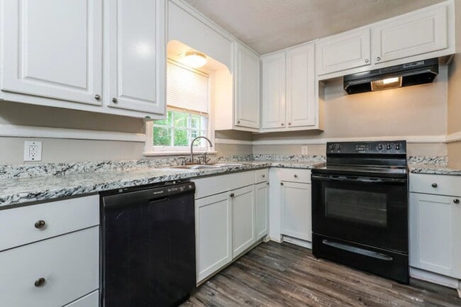 Photo - Charming 4 bed 2 bath renovated home