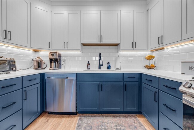 Photo - 1721 Centre St Unit 303